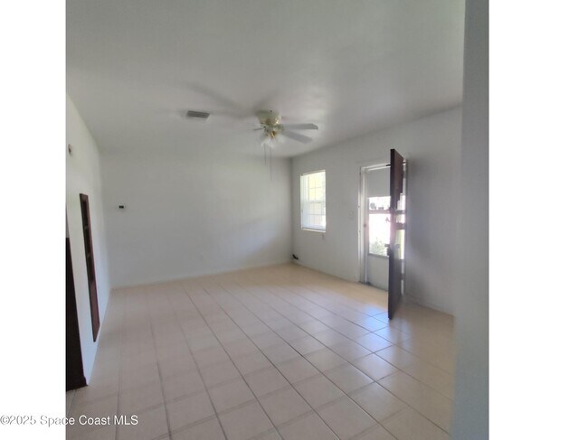 Building Photo - 700 Lund Cir