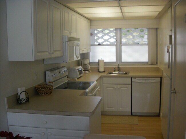 Building Photo - 7050 Sunset Way