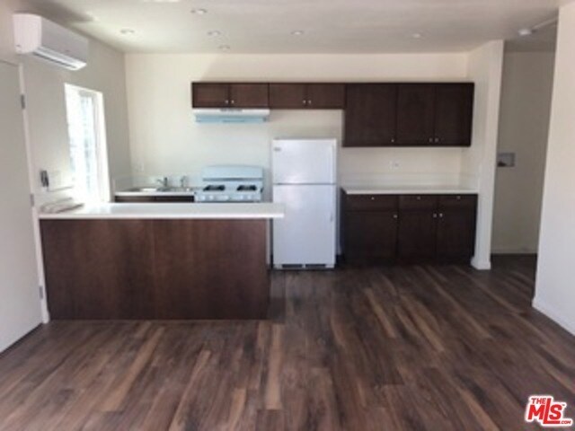 Foto del edificio - 11064 Oxnard St