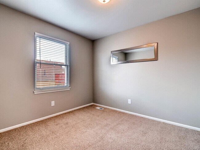 Foto del edificio - 1412 Bruce Randolph Ave