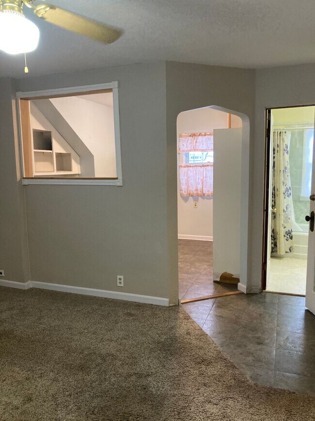 Foto del edificio - 910 N 56th Ave W