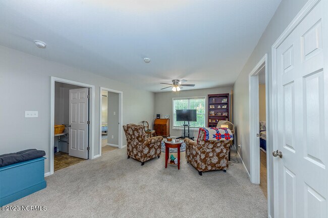 Building Photo - 302 Bandon Dr