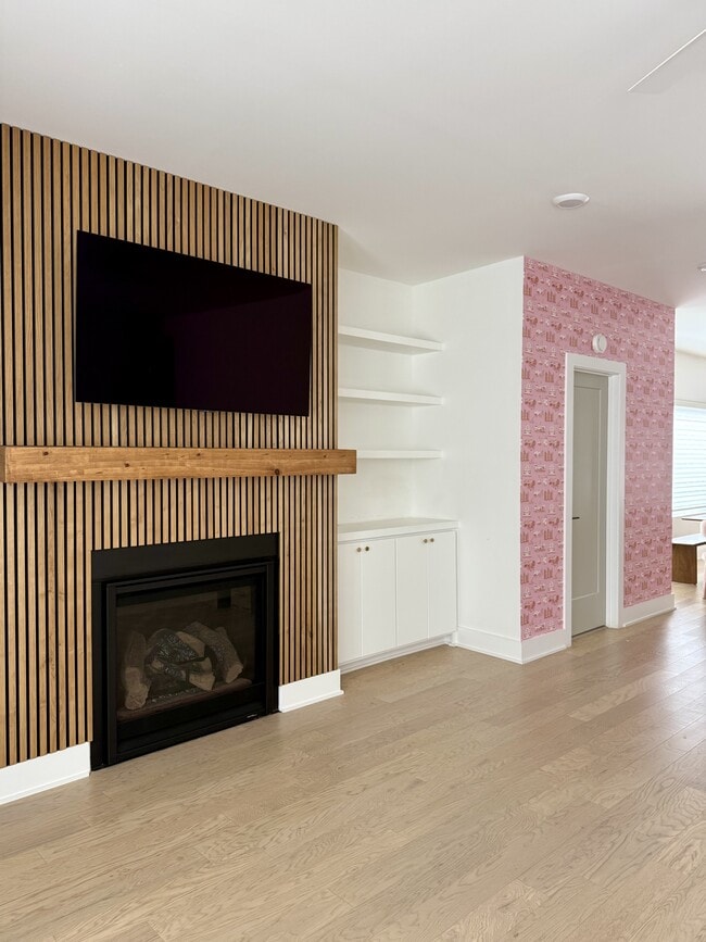 Building Photo - 904 Cahal Ave