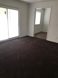 Foto del edificio - 329 Lake Meadows Dr