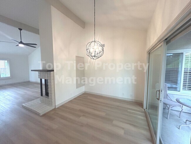 Building Photo - ***FULLY RENOVATED 2 bed / 2 bath / 1,120 sqft Home in 55+ Nob Hill Community - Available NOW***