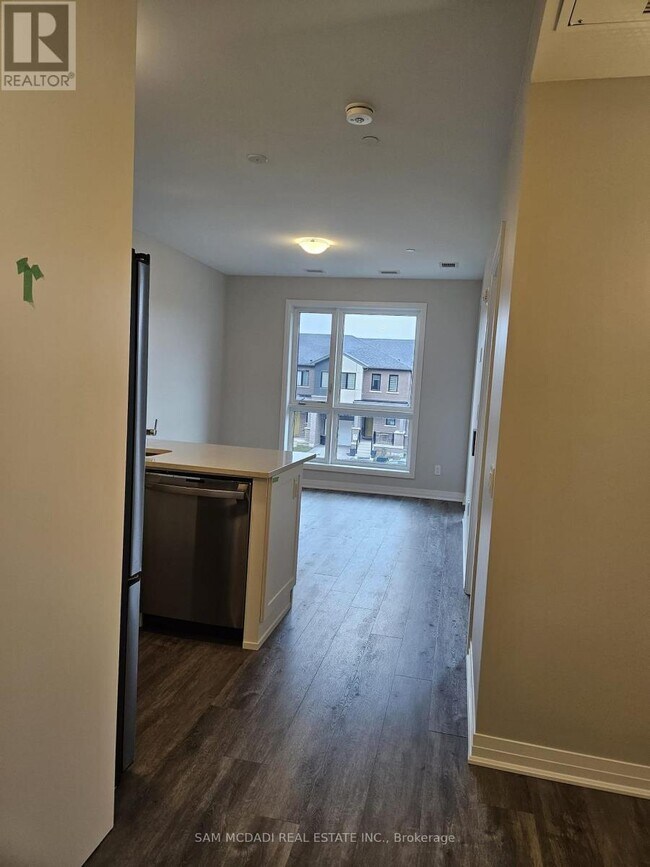 Photo du bâtiment - 460-460 Gordon Krantz Ave