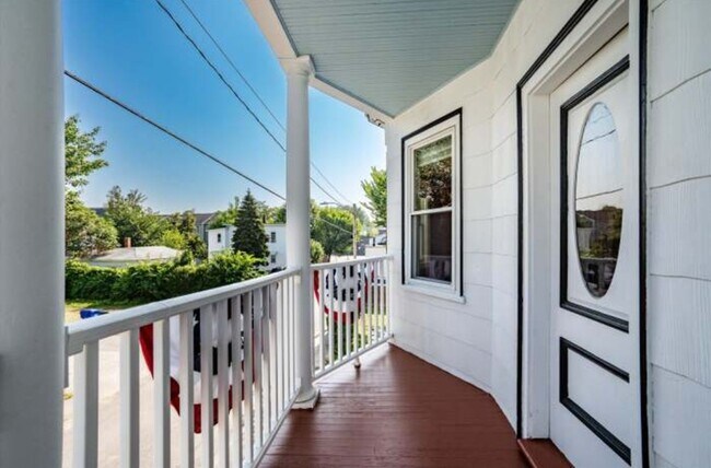 Private front balcony - 33 Krakow Ave