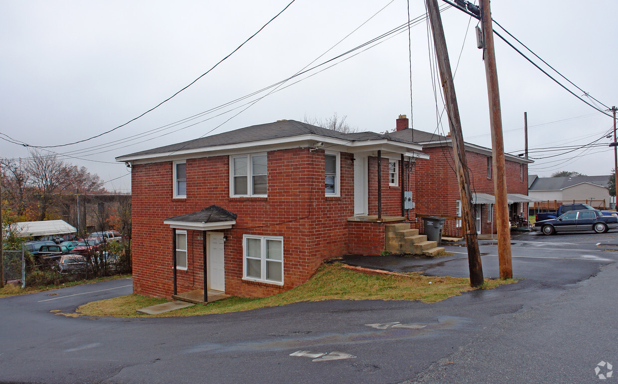 Building Photo - Hampton Avenue Apartments