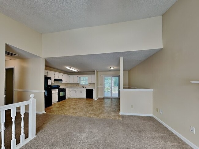 Building Photo - 114 Hampton Oaks Dr