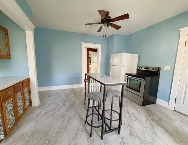 Foto del edificio - Charming 3-Bedroom Apartment in a Prime Location