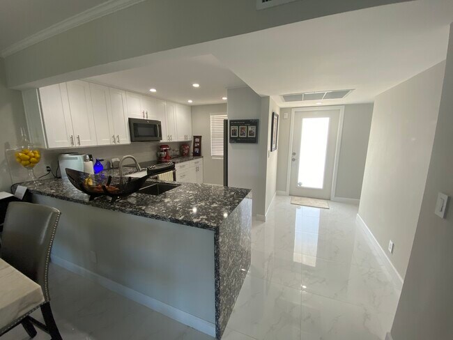 Building Photo - 3150 NE 48th Ct