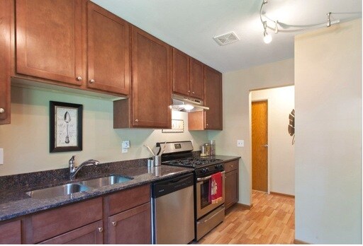 Foto principal - 3409 65th Ave N
