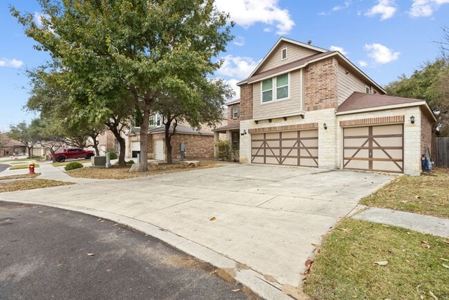 Foto del edificio - 4 Bedroom/2.5 Bathroom Home in the Trails of Herff Subdivision