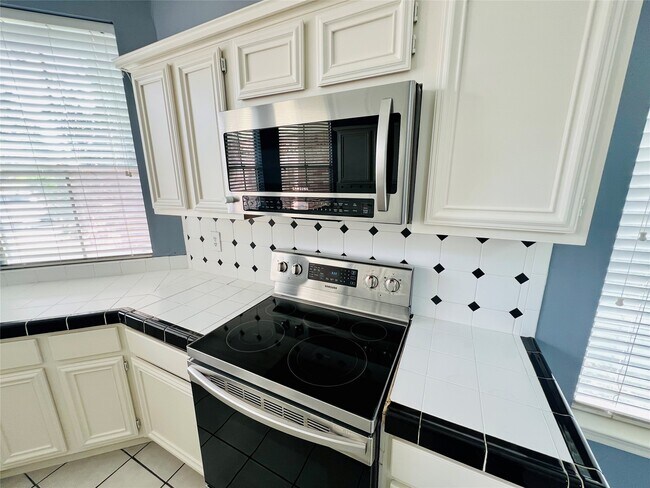 Foto del edificio - 16079 Hidden Acres Dr