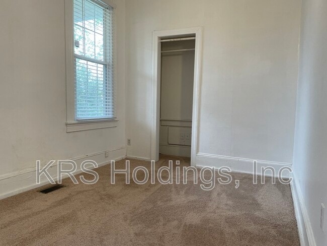 Building Photo - 1600 Elm Ave