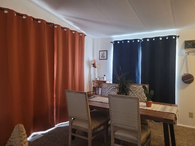 Foto del edificio - Renovated 3-Bedroom Oasis Near Colorado River with Stunning Desert Views