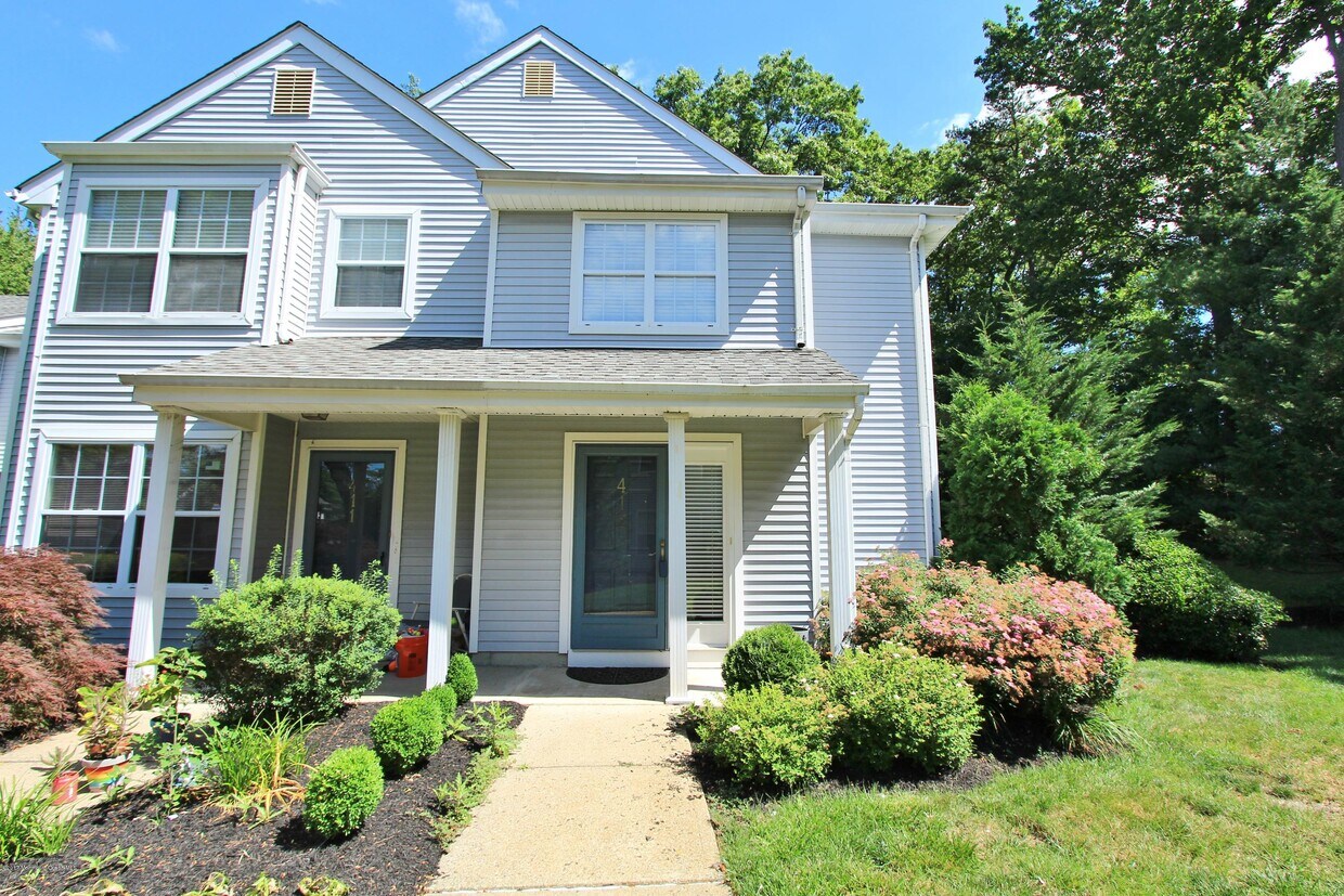 412 Hampton Ct Unit 148, Manalapan Township, NJ 07726 Condo for Rent