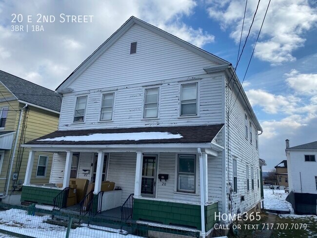 Building Photo - 3 Bedroom Unit with OFF STREET PARKING!