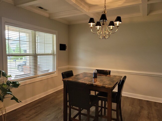 Foto del edificio - Immaculate 4 Bedroom, 3 Bath Home Close to...
