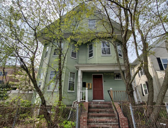 Building Photo - 12 Bennett St