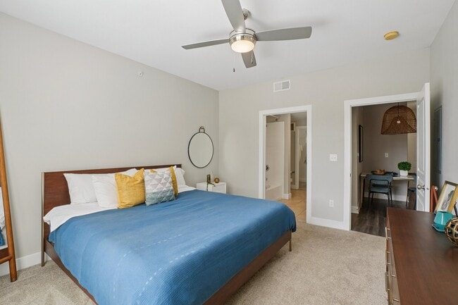 Building Photo - Centreport Lake