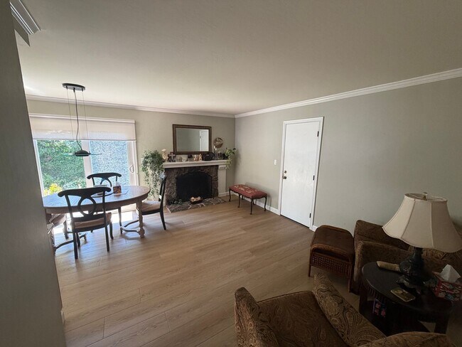 Foto del edificio - 3 Bed 2 Bath In Livorna Estates