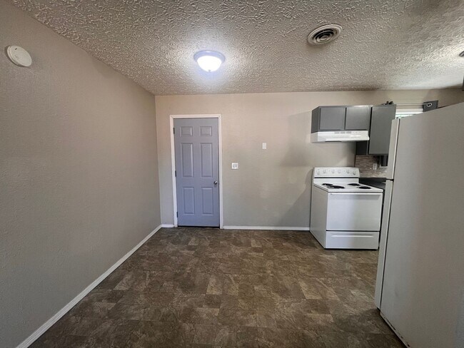 Foto del edificio - 15525 Tampa Rd
