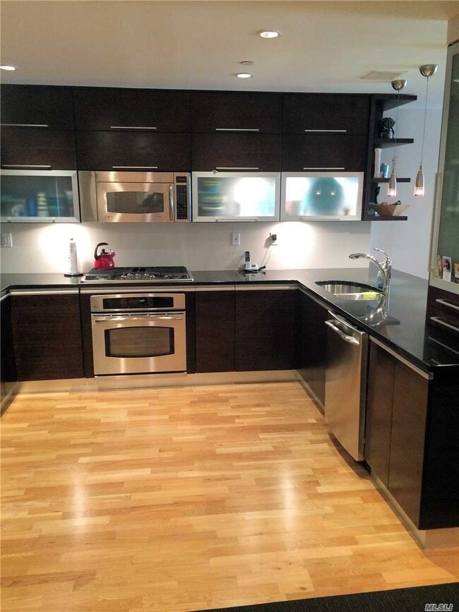 Building Photo - 260 W Broadway