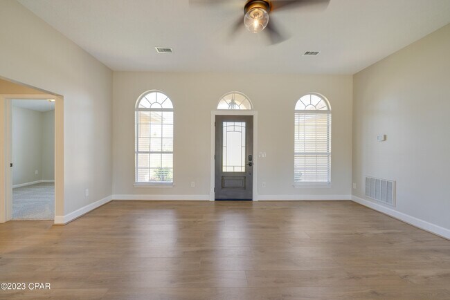 Foto del edificio - 108 Leeward Way