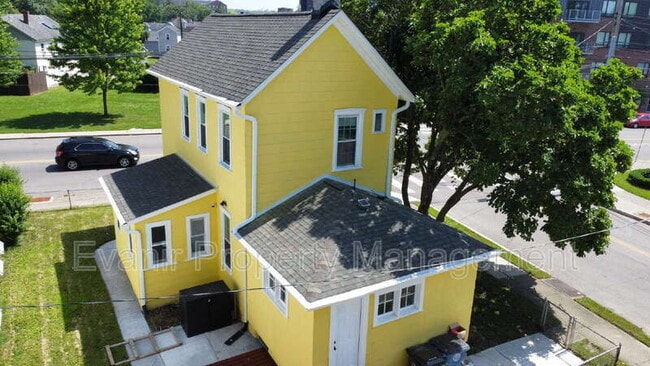 Building Photo - 305 Wyoming St