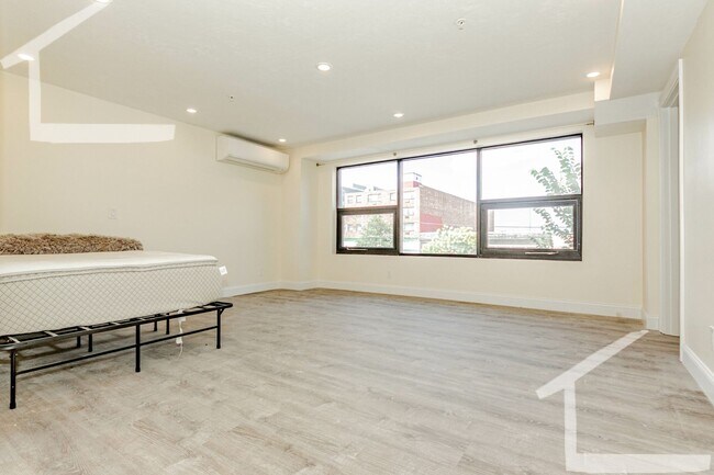 Building Photo - Spacious 1-Bedroom with Patio & Modern Fin...