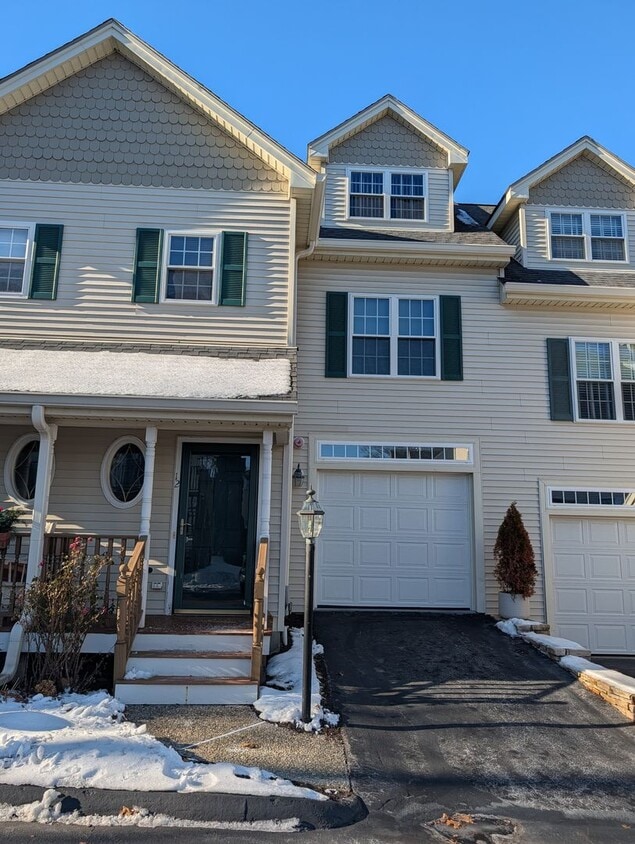 Foto principal - Stunning Lakeside Condo on Lake Quinsigamond – 2 Bed, 2.5 Bath + Garage