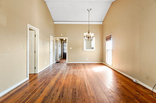 Building Photo - 1042 Vestavia Manor Dr