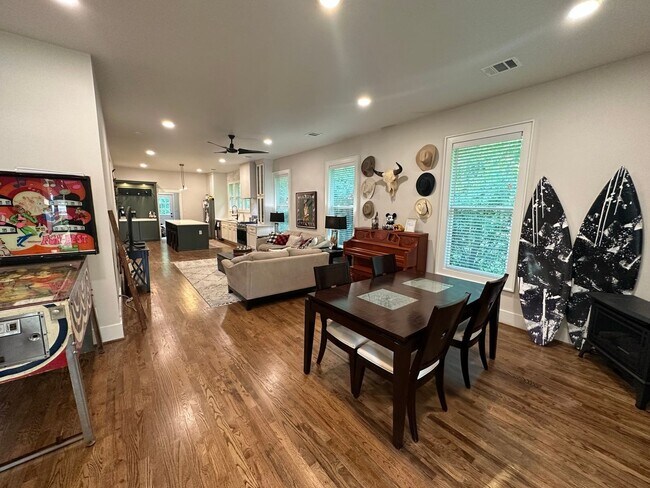 Building Photo - 3 Bedroom Single Family Home in Dallas (Bi...