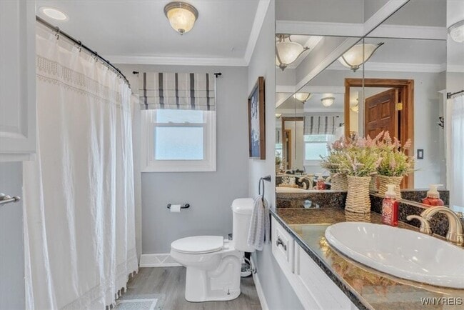 Building Photo - Well-maintained 3-bedroom, 2-bath home