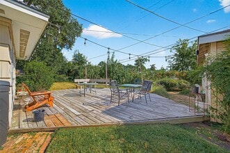 Building Photo - 10005 Hazelhurst Dr