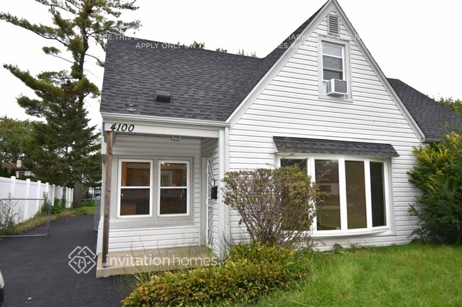 Building Photo - 4100 W 99th Pl