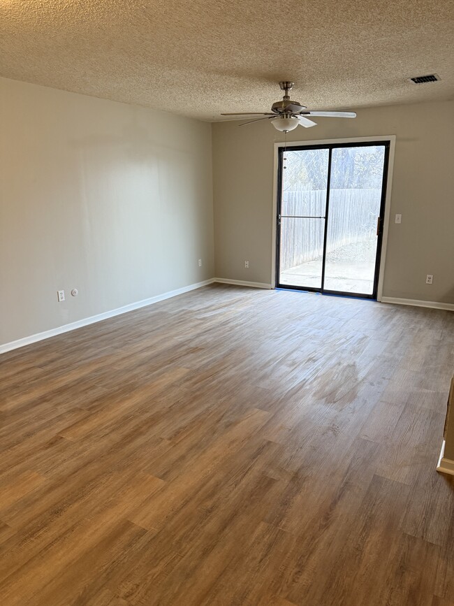 Foto del edificio - 7405 E 17th St N