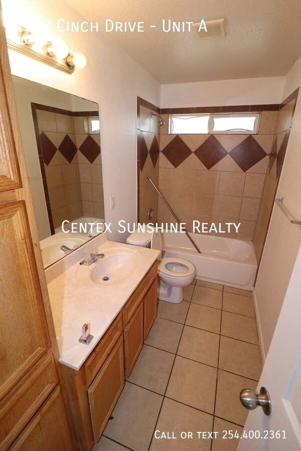 Building Photo - 1202 A Cinch For Lease