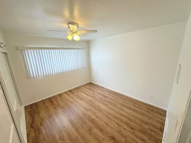 Building Photo - WEST LA: Large & Bright 1 bed/1 bath apart...
