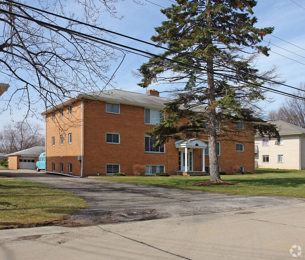 2896 Chamberlain Rd, Akron, OH 44333 Apartments in Akron, OH