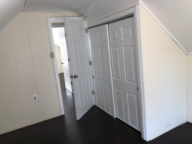 Building Photo - 270 Linden Ave