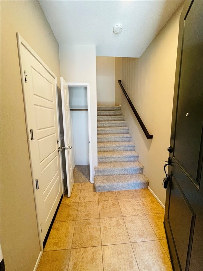 Building Photo - 43135 Avenida Cielo