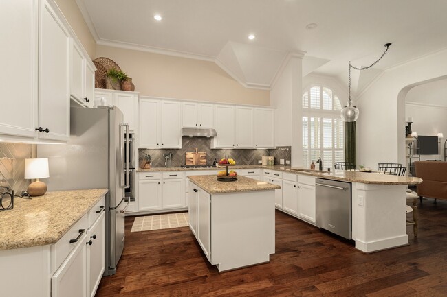 Building Photo - 16650 Seminole Ridge Dr