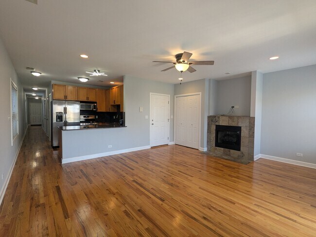 Foto del edificio - 2451 W Harrison St