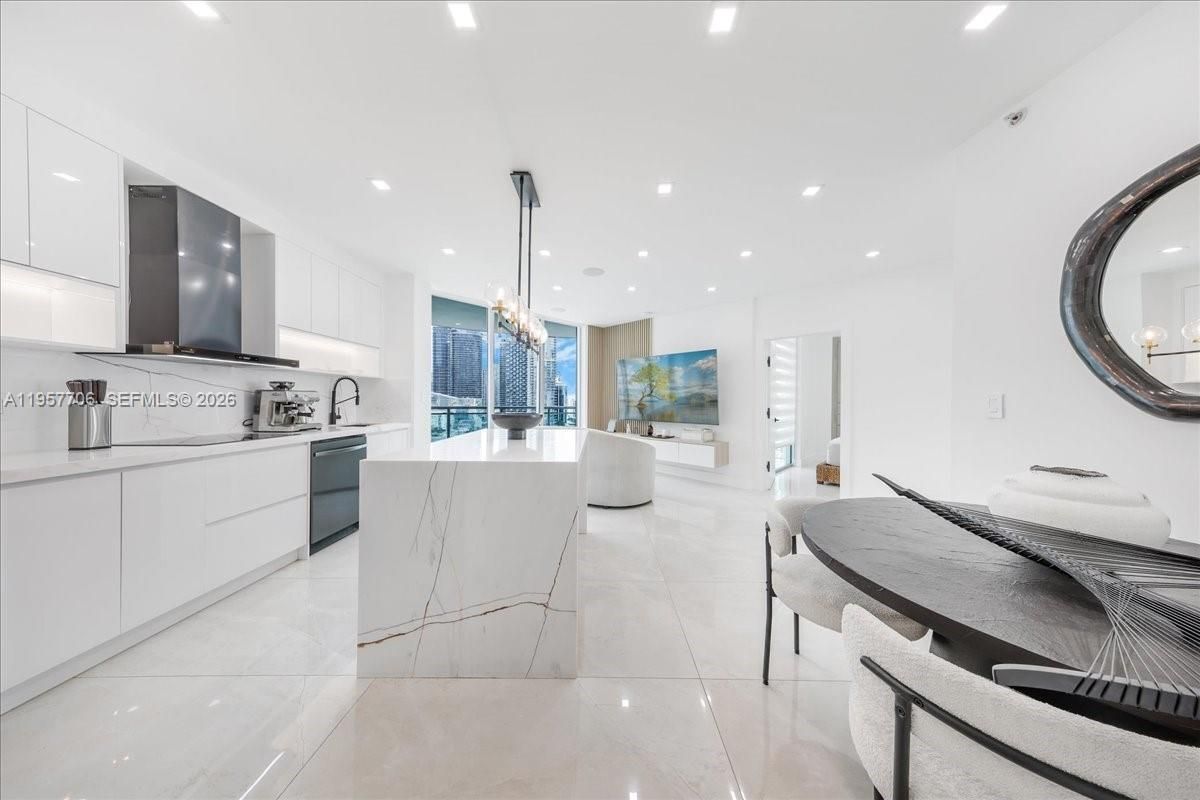 Foto del edificio - 350 S Miami Ave