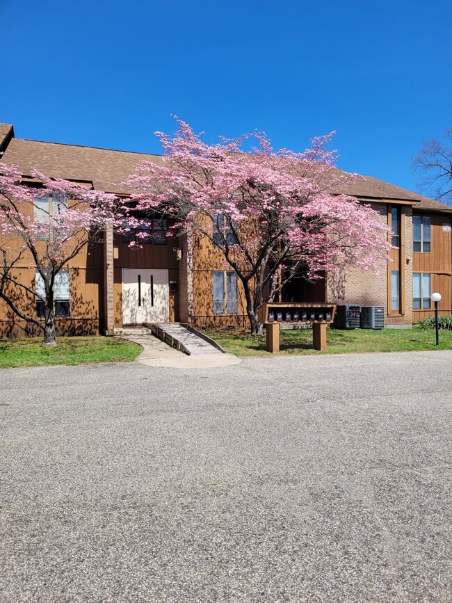 Building Photo - 500 Oxcart Rd