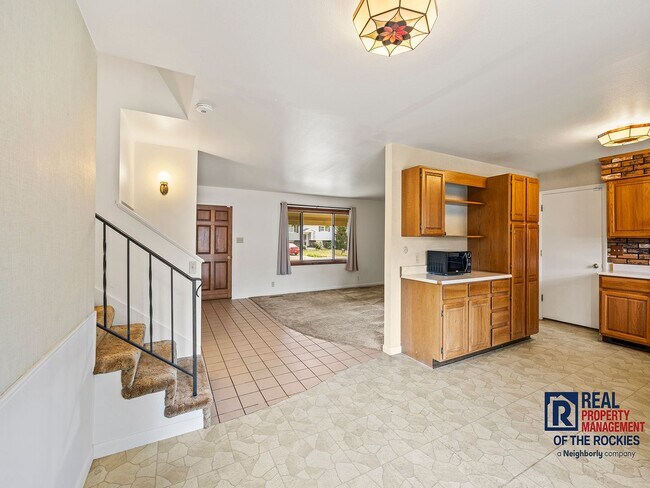 Foto del edificio - Cozy 3-Bed, 2-Bath Home with Fireplace, & ...