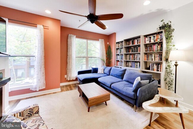 Building Photo - 4550 Longfellow St