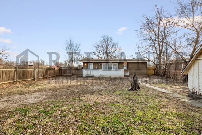 Building Photo - 2803 S Glenn Ave